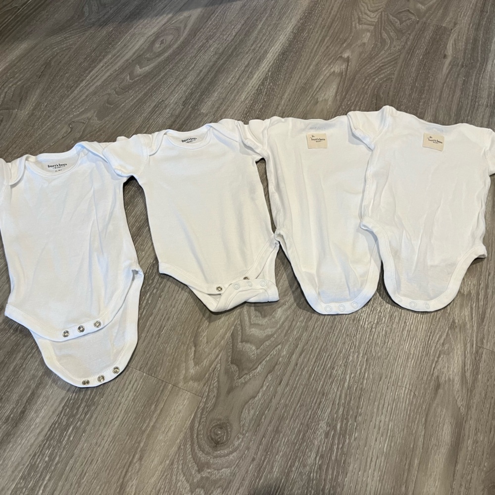 0-3 month set of 4 onesies Burt’s Bees Baby NWOT